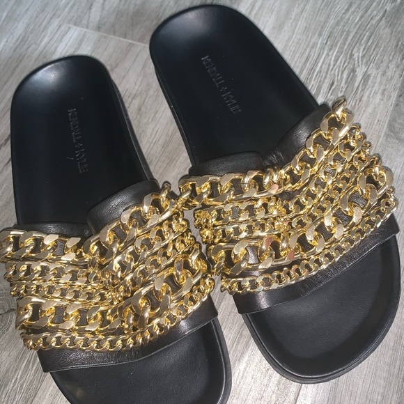 Kendall & Kylie Slides - Picture 6 of 6